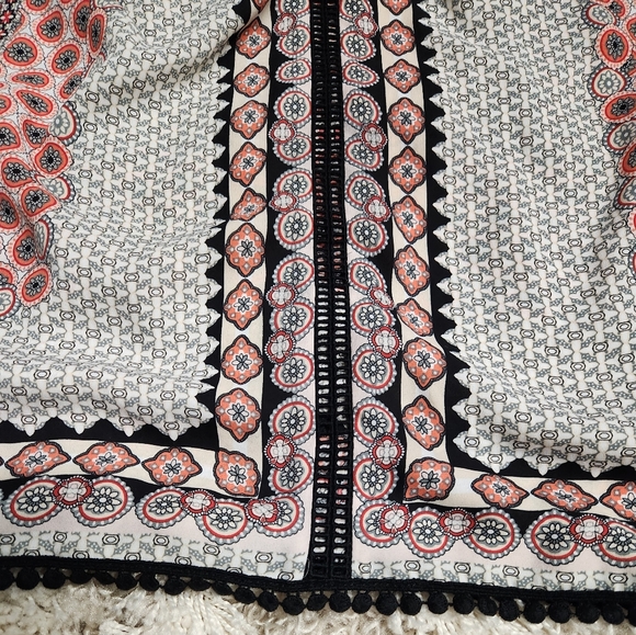 Geometric Patterned Blouse - Picture 5 of 11